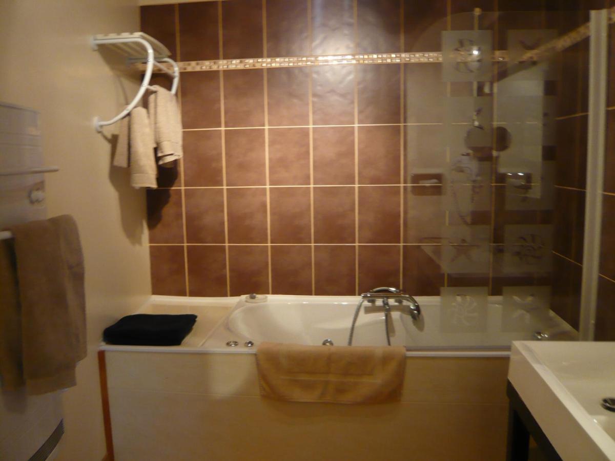 Chambres Et Roulotte De La Gentilhommiere Chazey-sur-Ain ภายนอก รูปภาพ