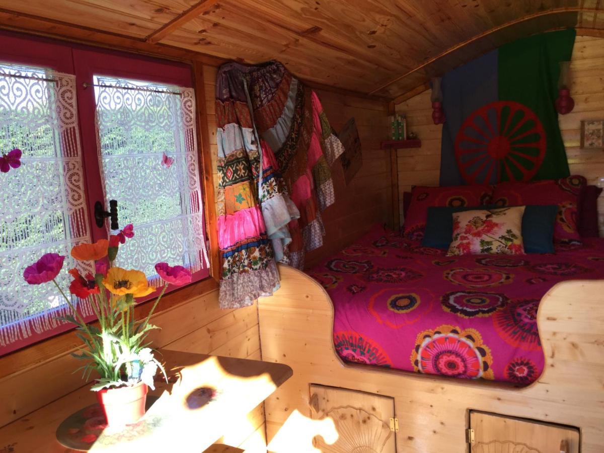 Chambres Et Roulotte De La Gentilhommiere Chazey-sur-Ain ภายนอก รูปภาพ